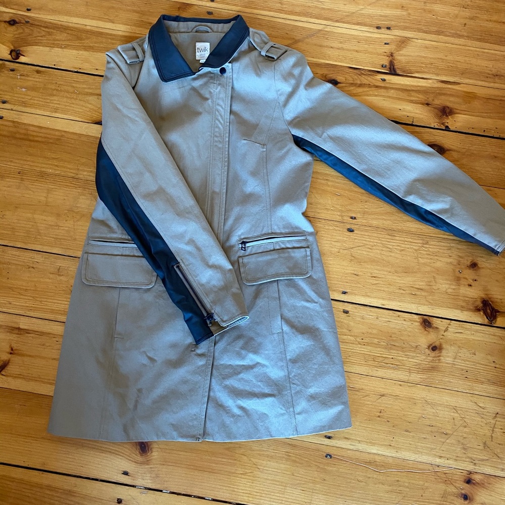 classy cropped trench-coat